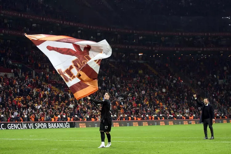 Eldeki 10 numarayı ikiye katladı