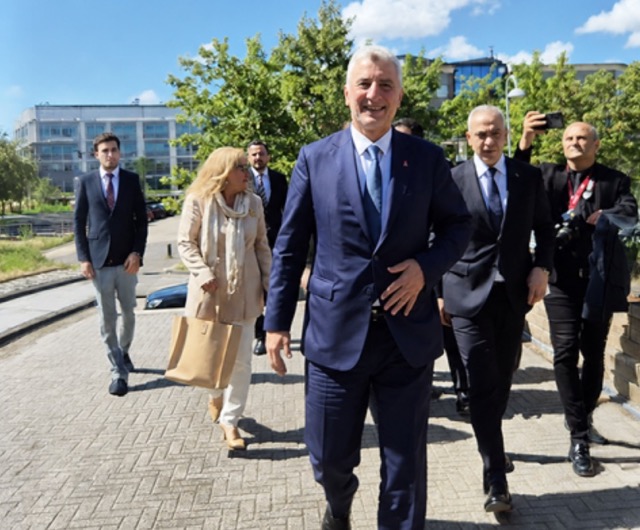 Bakan Bolat Gurbetçilerin sorunlarına cevap verdi