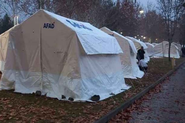 Diyarbakır'da  olası afetlere karşı 942 çadır depoya kaldırıldı