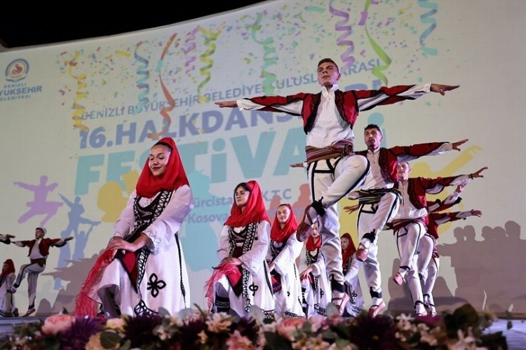 Denizli'de Dans Festivaline 611 Dansçı Katılıyor