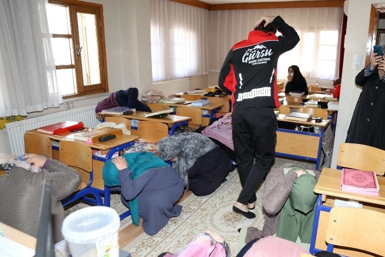 Bursa Gürsu'da Kur'an kurslarında deprem tatbikatı yapıldı