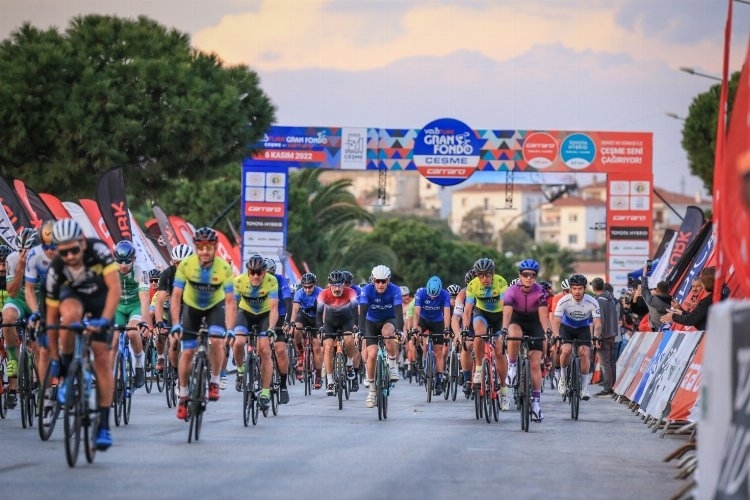 İzmir Çeşme'den 13 ülkeden bin 159 bisikletçi pedal bastı